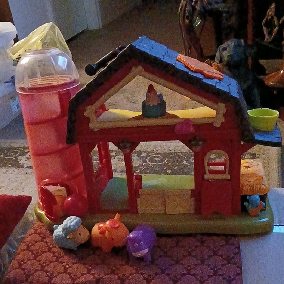 Interactive Red Barn - Musical Fun Farm with Lights & Sound - Picture 1 of 16